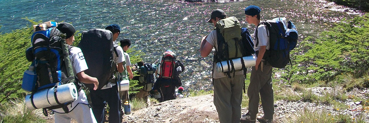 caminando-cerca-del-agua